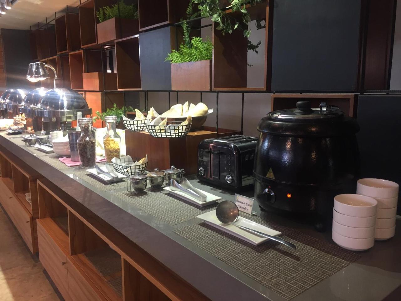 Ferra Hotel And Garden Suites Balabag  Zewnętrze zdjęcie